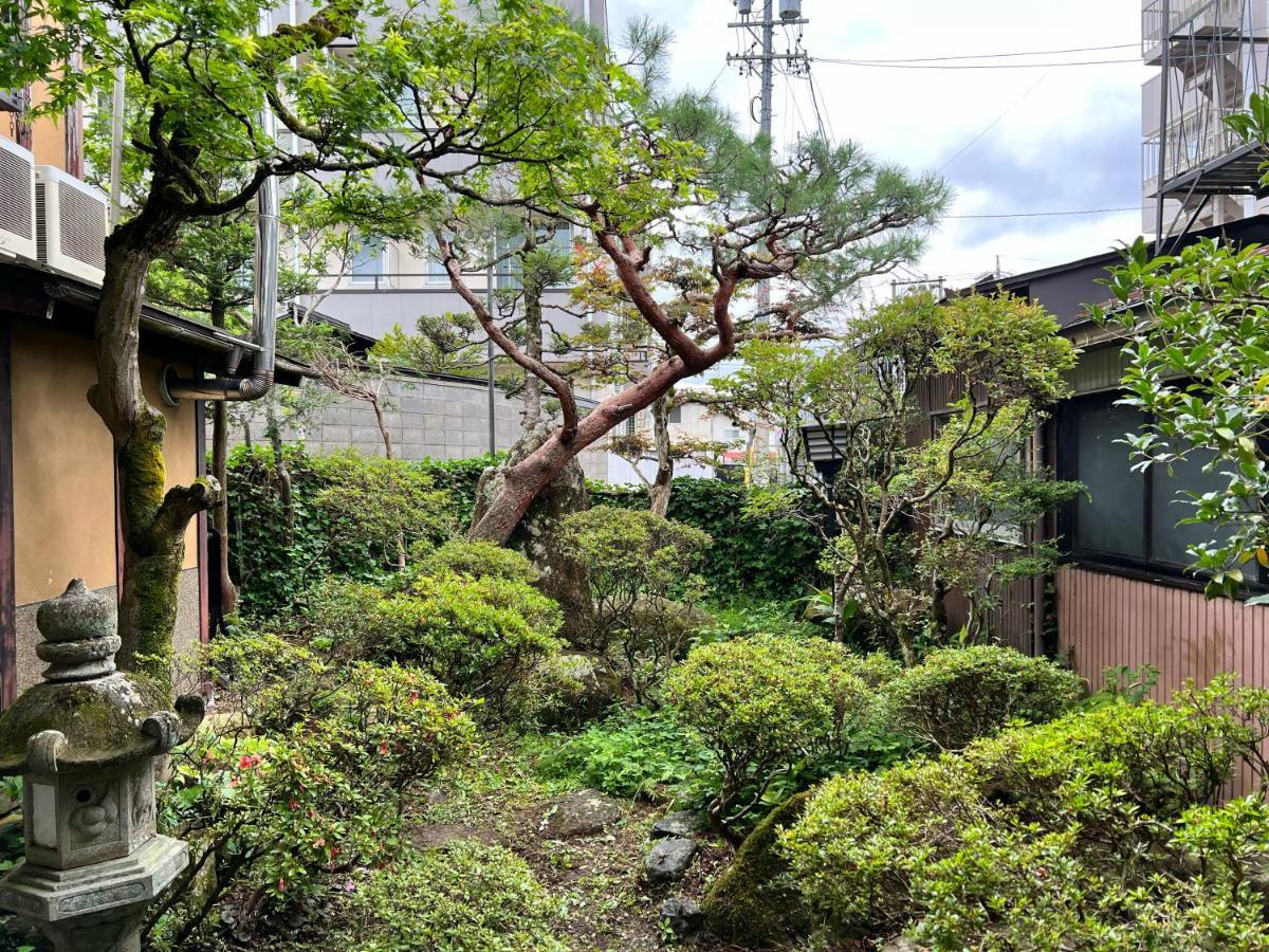 Hostel Murasaki Ryokan Takayama  Exteriör bild